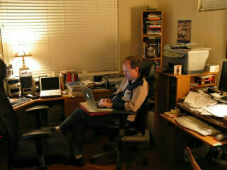 Lee blogging in Chris's study
